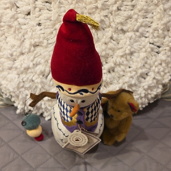 Jim Shore & Boyds 2009 "A Winters Day" Plush Snowman with Red Hat and Bear - Picture 15 of 16